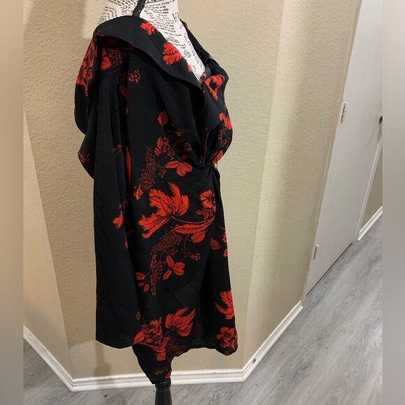 Pretty little thing top NWT - Picture 4 of 8